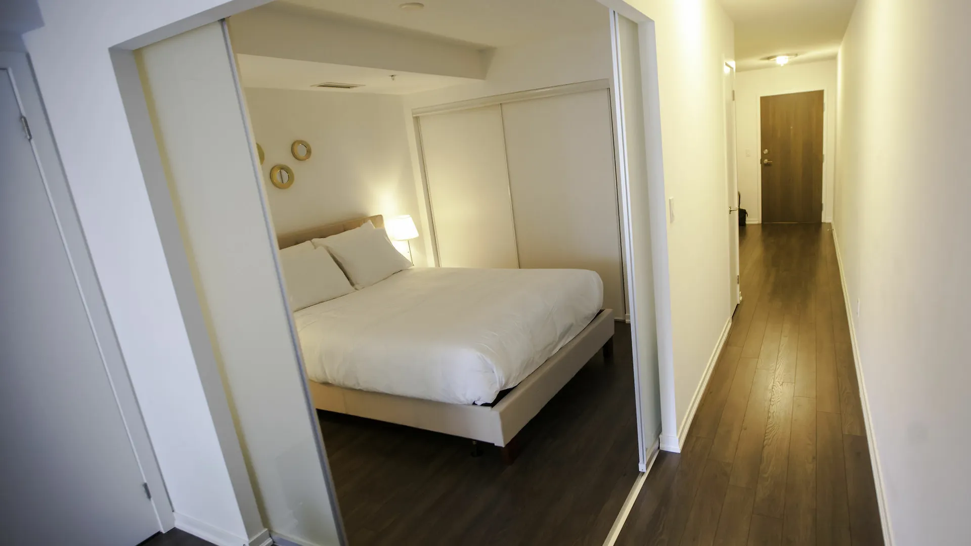 Queen Street 2 Bed Apartment トロント