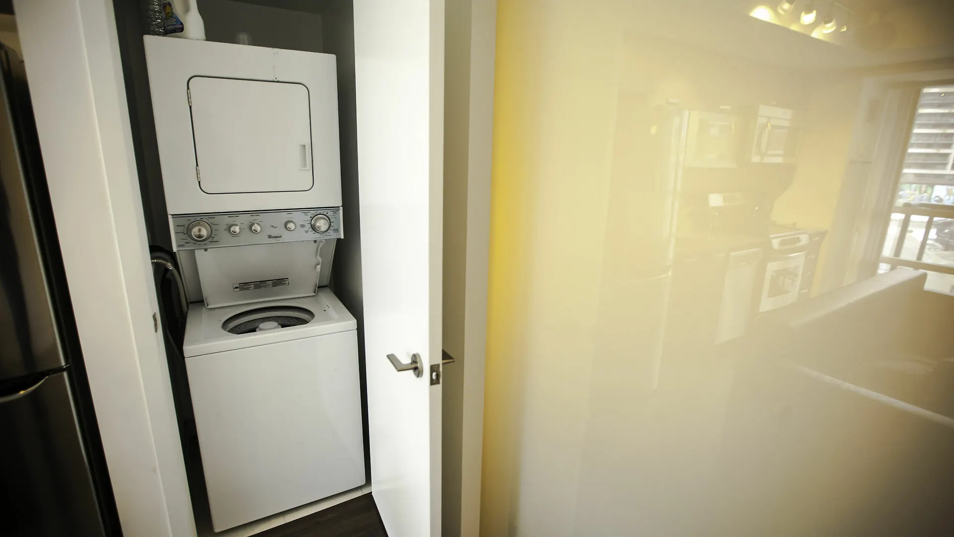 Queen Street 2 Bed Apartment トロント